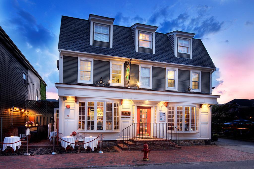Bouchard Restaurant & Inn Newport Exteriör bild